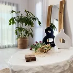 Villa The Nine Graces- Celine, Elegant House With Pool, Garden & Rooftop *