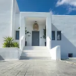 Villa The Nine Graces- Celine, Elegant House With Pool, Garden & Rooftop *