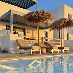 Villa The Nine Graces- Celine, Elegant House With Pool, Garden & Rooftop Kastrákion