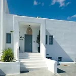 Villa The Nine Graces- Celine, Elegant House With Pool, Garden & Rooftop