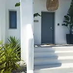 The Nine Graces- Celine, Elegant House With Pool, Garden & Rooftop Villa *