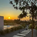Villa The Nine Graces- Celine, Elegant House With Pool, Garden & Rooftop