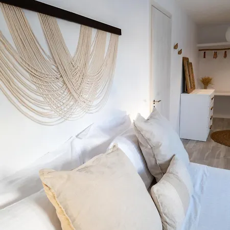 The Nine Graces- Céline, Elegant House With Pool, Garden&rooftop Villa Kastrákion