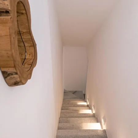 The Nine Graces- Céline, Elegant House With Pool, Garden&rooftop