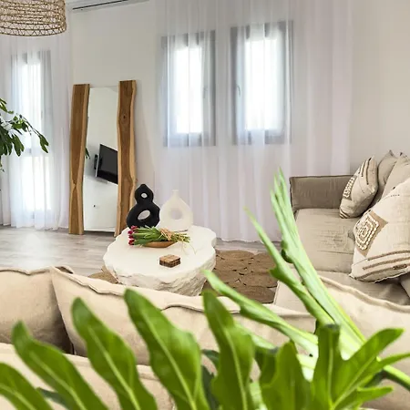 The Nine Graces- Céline, Elegant House With Pool, Garden&rooftop Villa