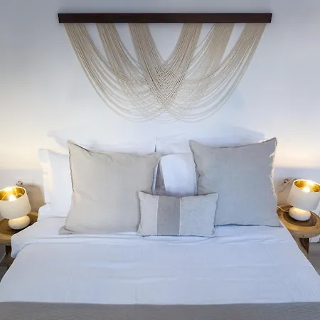 The Nine Graces- Céline, Elegant House With Pool, Garden&rooftop Kastrákion