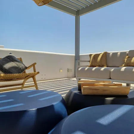 Villa The Nine Graces- Céline, Elegant House With Pool, Garden&rooftop Kastrákion