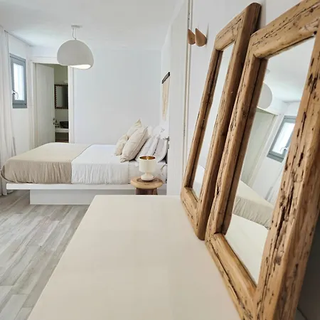 Villa The Nine Graces- Céline, Elegant House With Pool, Garden&rooftop Kastrákion