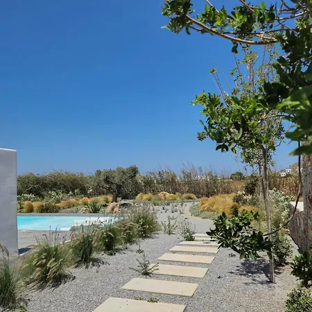 Villa The Nine Graces- Céline, Elegant House With Pool, Garden&rooftop Kastrákion
