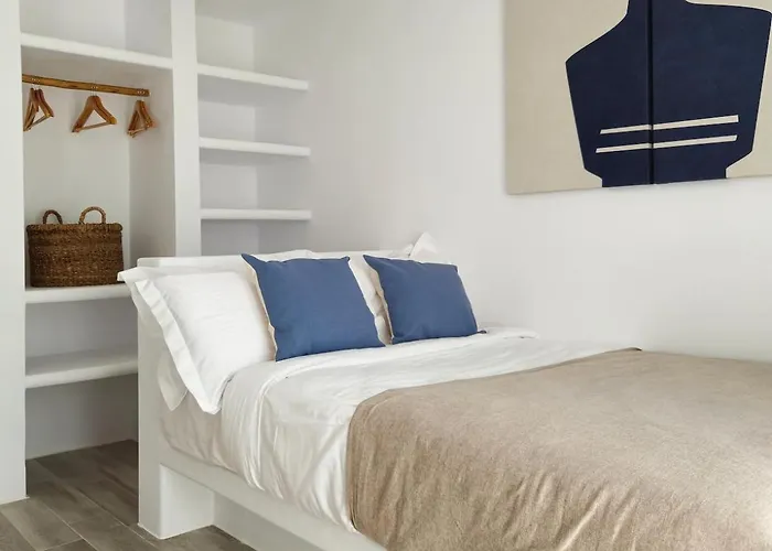 Villa The Nine Graces- Celine, Elegant House With Pool, Garden & Rooftop *